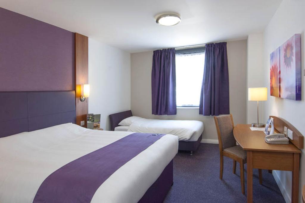 Premier Inn Inverness Centre - River Ness Room photo