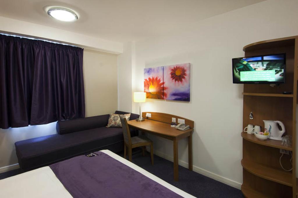 Premier Inn Inverness Centre - River Ness Room photo